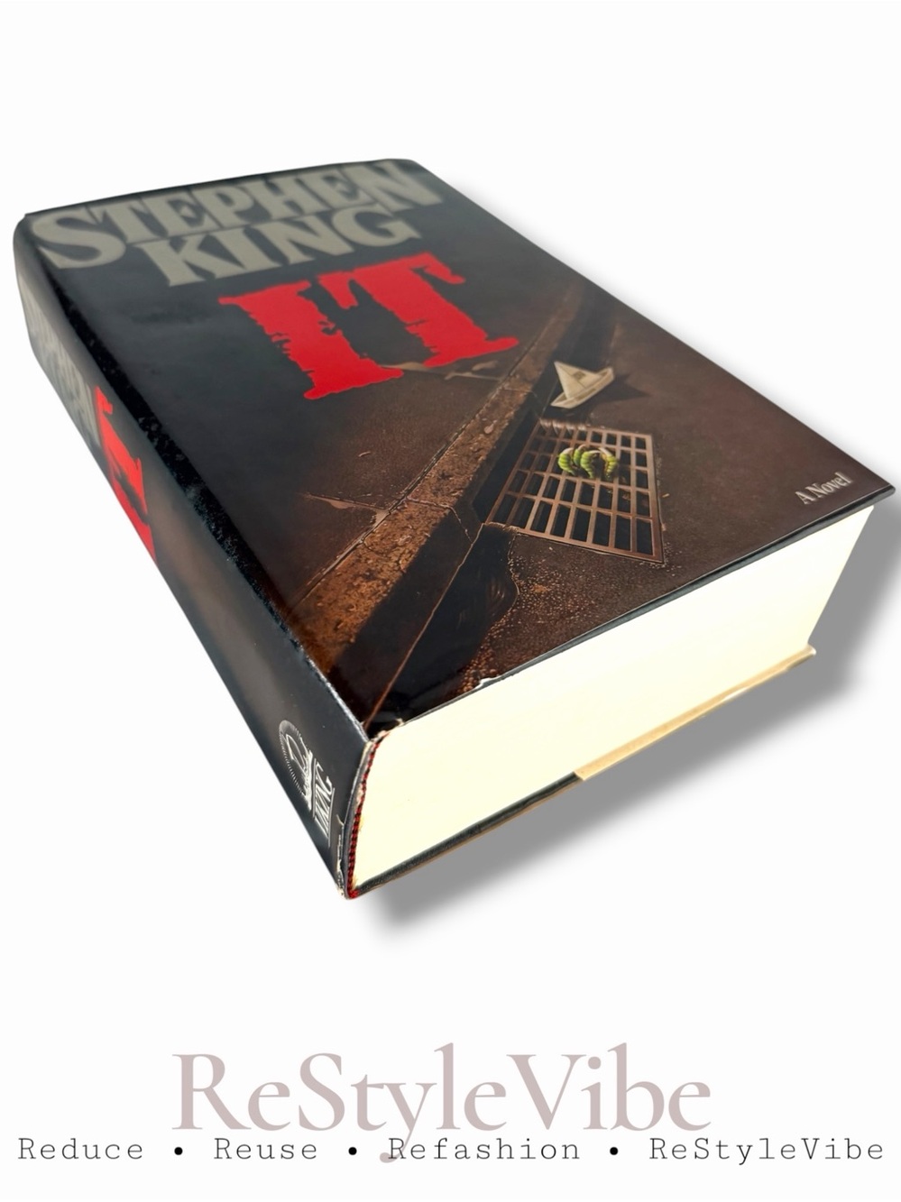 IT by STEPHEN KING Book 1st First Edition Hardcover with Jacket Rare Collectible